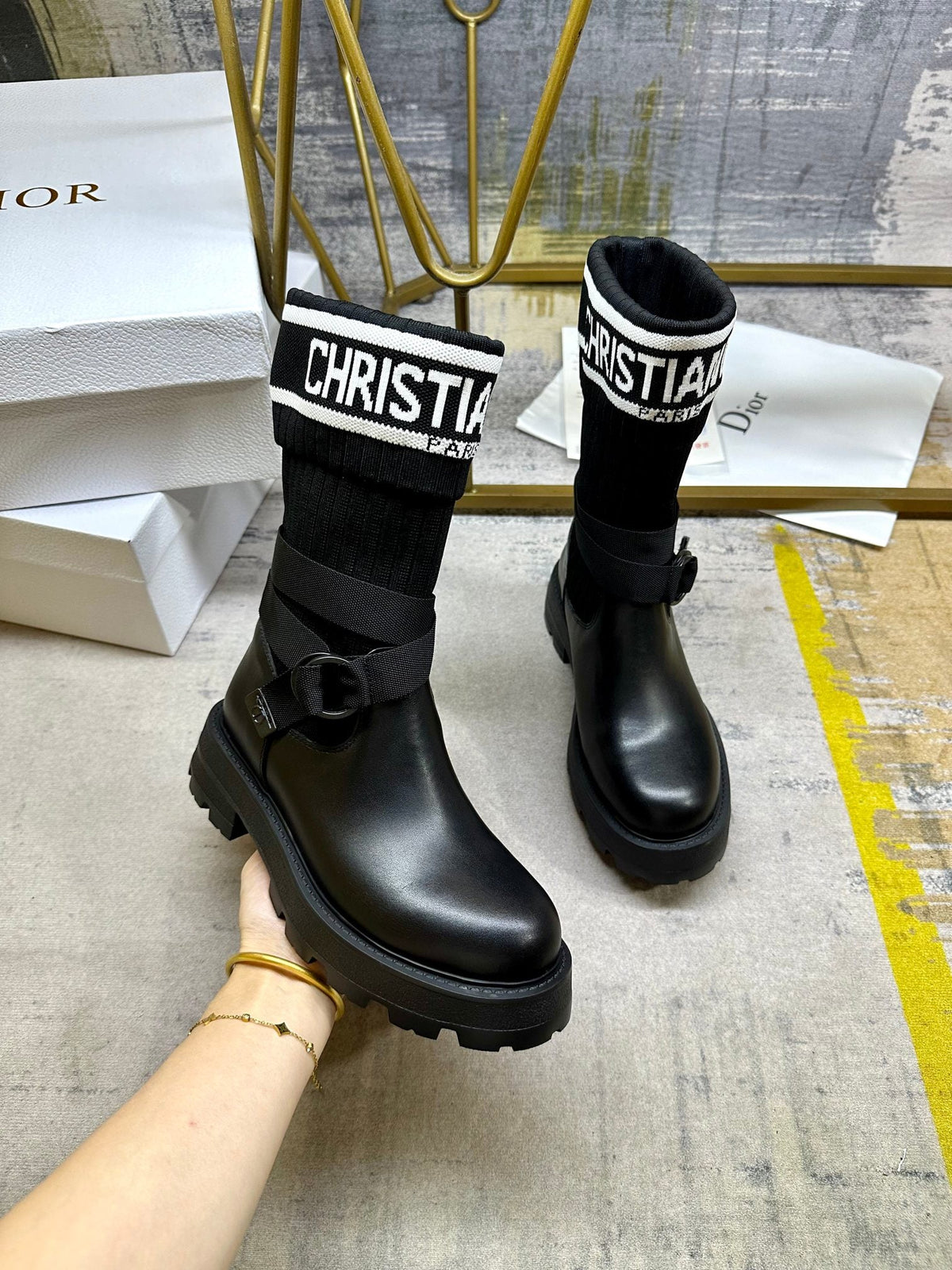 بوت ديور (Dior) "دي-ميجر" أسود - مزيج الفخامة الجلدية والراحة العصرية