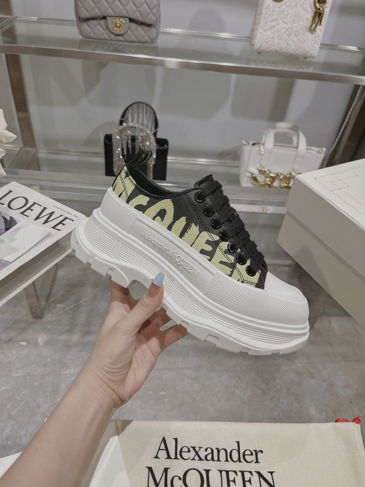 سنيكرز ألكسندر مكوين (Alexander McQueen) "تريد سليك" جرافيتي - أسود وأصفر