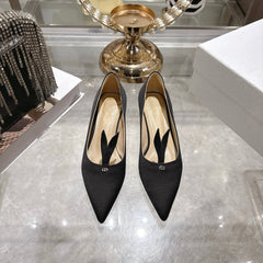 حذاء ديور (Dior) كعب عالي أسود ساتان - بتفاصيل أيقونية