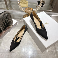 حذاء ديور (Dior) كعب عالي أسود ساتان - بتفاصيل أيقونية